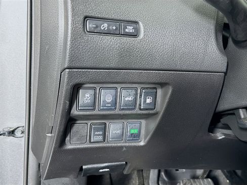 Used 2019 Nissan Rogue SV image 11