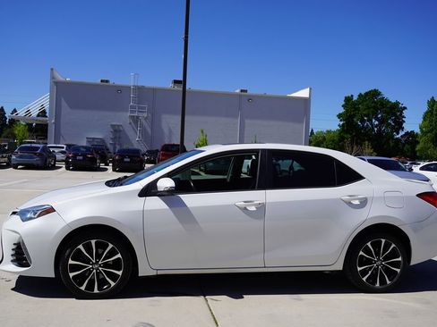 Used 2018 Toyota Corolla SE w/ SE Premium Package image 3