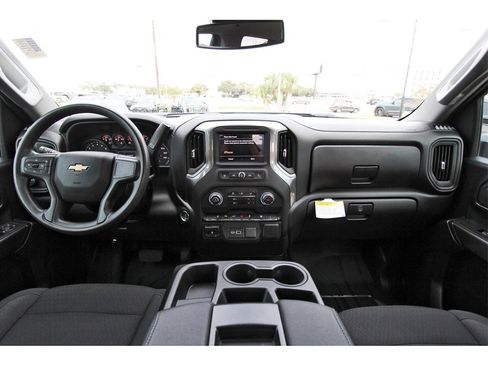 Used 2025 Chevrolet Silverado 2500 Custom w/ Custom Value Package image 7
