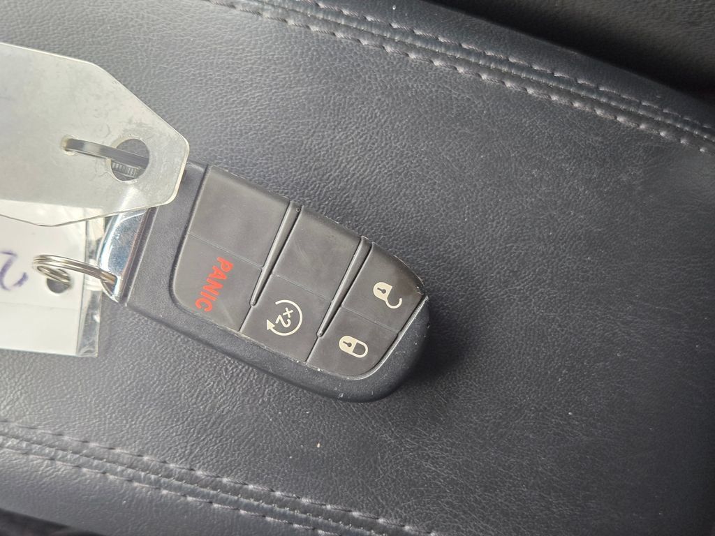 Used 2025 Jeep Compass Limited AWD/4WD image 30