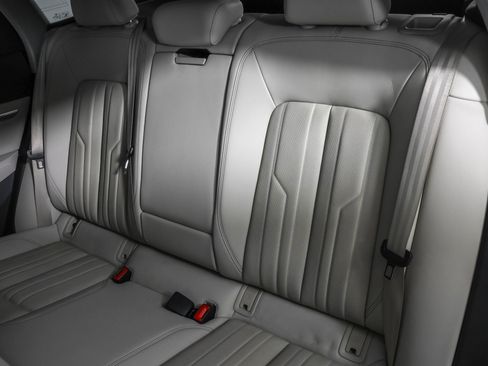 Used 2024 Audi Q8 e-tron Premium Plus w/ Premium Plus Package image 39