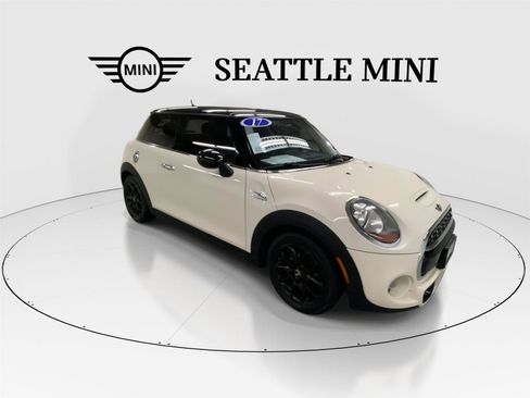 Used 2017 MINI Cooper S image 2