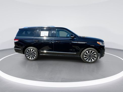 Used 2022 Lincoln Navigator Reserve image 9