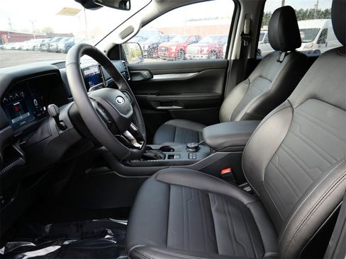 Certified 2025 Ford Ranger Lariat w/ Black Appearance Package image 15