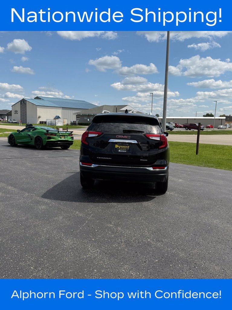 Used 2024 GMC Terrain SLT AWD/4WD image 4