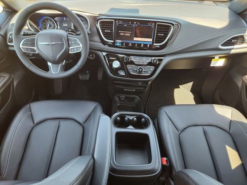 New 2026 Chrysler Pacifica Select image 20