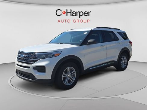 Used 2023 Ford Explorer XLT AWD/4WD image 2