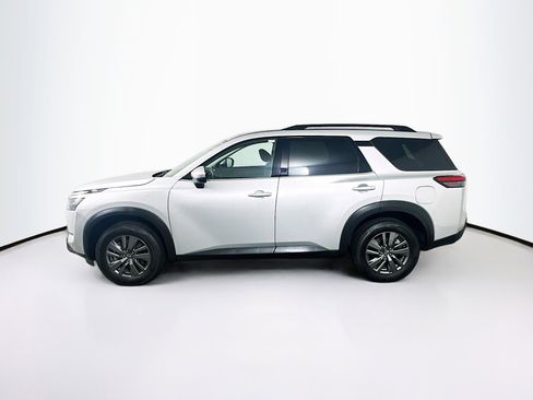 Used 2025 Nissan Pathfinder SV FWD image 4