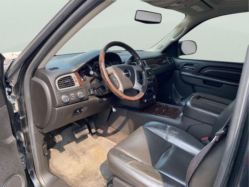 Used 2014 GMC Sierra 2500 Denali w/ Suspension Package, Off-Road AWD/4WD image 16