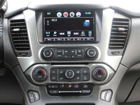 Used 2017 Chevrolet Suburban LT image 24