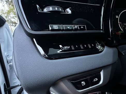 Used 2025 Lexus RX 500h F Sport w/ Convenience Package image 15