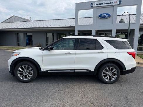 Certified 2022 Ford Explorer XLT w/ Equipment Group 202A AWD/4WD image 2