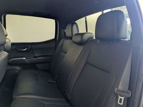Certified 2022 Toyota Tacoma Limited AWD/4WD image 36