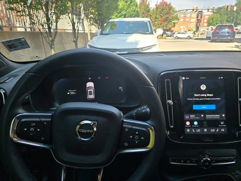 Used 2023 Volvo XC40 Recharge Plus w/ Protection Package Premier AWD/4WD image 9