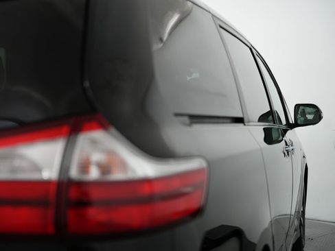 Used 2018 Toyota Sienna Limited Premium image 65