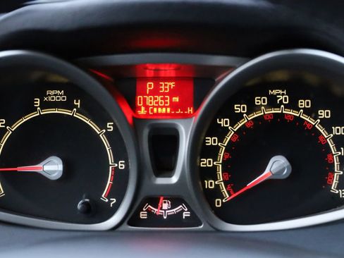 Used 2013 Ford Fiesta SE image 36