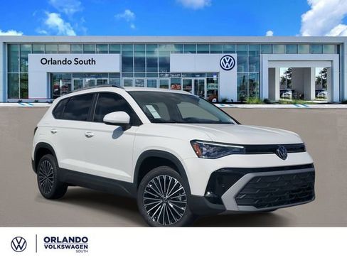 New 2026 Volkswagen Taos SE FWD image 1