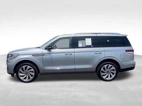 Used 2023 Lincoln Navigator Reserve AWD/4WD image 5