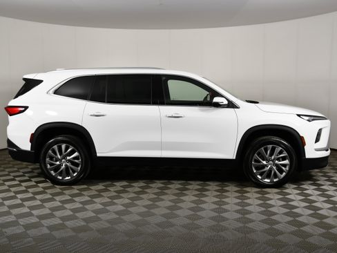 Used 2025 Buick Enclave Preferred AWD/4WD image 5