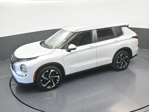 Used 2022 Mitsubishi Outlander ES image 47