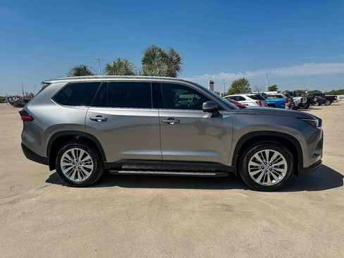 Certified 2025 Toyota Grand Highlander AWD image 2