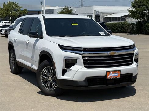 New 2026 Chevrolet Traverse LT w/ Driver Confidence Package image 2