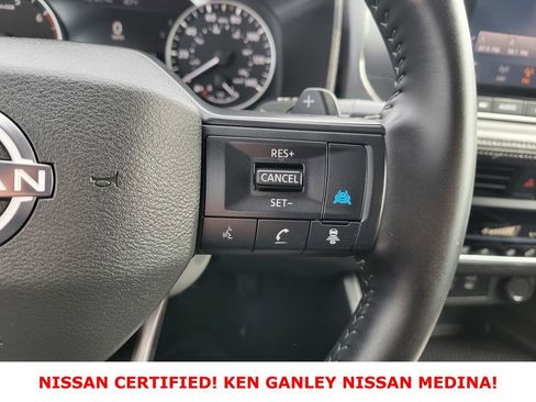 Certified 2025 Nissan Rogue SV image 31