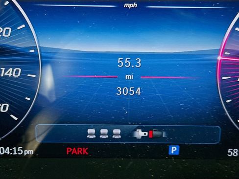 Used 2025 Mercedes-Benz GLC 300 4MATIC w/ AMG Line image 12