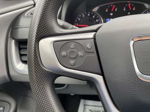 Used 2024 GMC Terrain SLE image 19