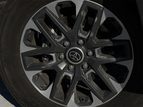 Used 2022 Toyota Tundra Limited image 10