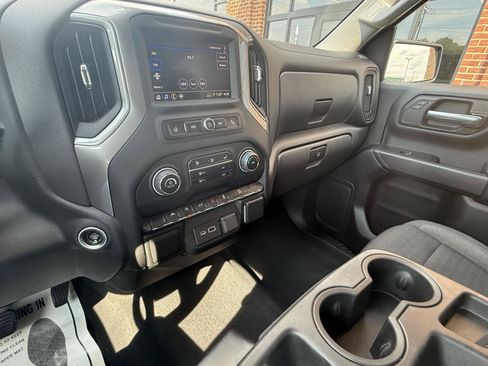 Used 2022 Chevrolet Silverado 1500 Custom Trail Boss AWD/4WD image 5