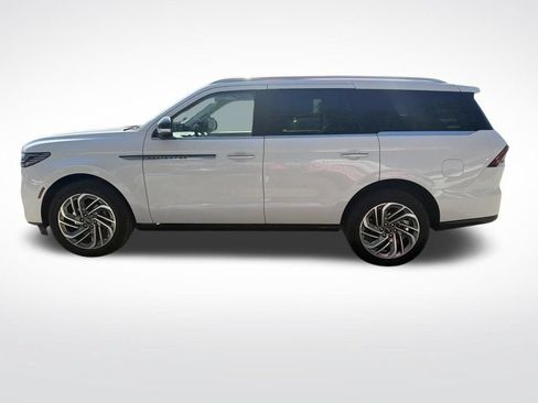 Used 2026 Lincoln Navigator Reserve AWD/4WD image 8