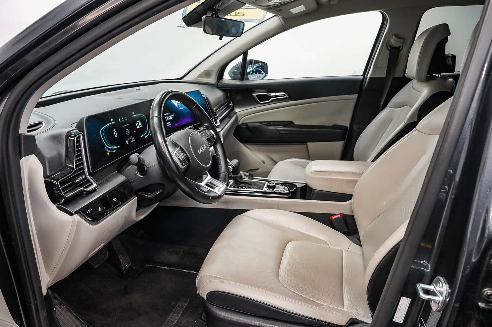 Used 2023 Kia Sportage EX FWD image 17
