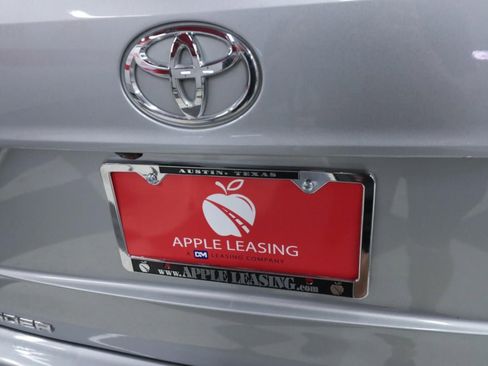 Used 2022 Toyota Highlander XLE image 29