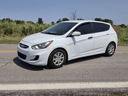 Used 2014 Hyundai Accent GS FWD image 2