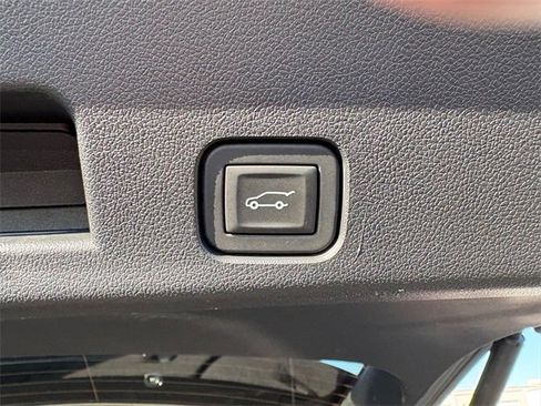 Used 2025 GMC Acadia Elevation image 22