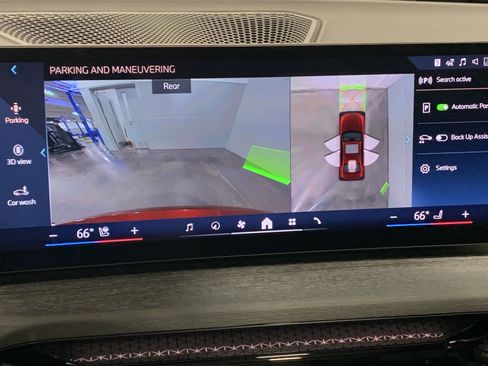 Used 2025 BMW 330i Sedan w/ M Sport Package image 21