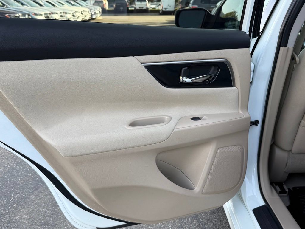Used 2014 Nissan Altima 2.5 SV FWD image 21