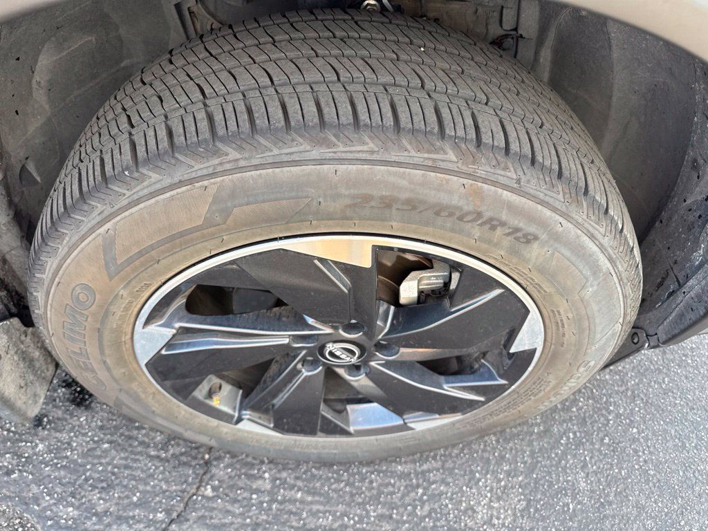 Used 2025 Nissan Rogue SV w/ SV Premium Package FWD image 8
