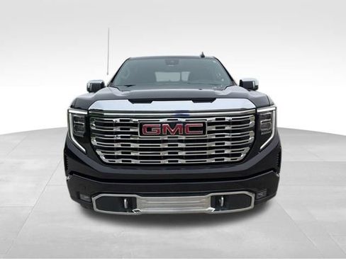 Used 2024 GMC Sierra 1500 Denali w/ Technology Package AWD/4WD image 8