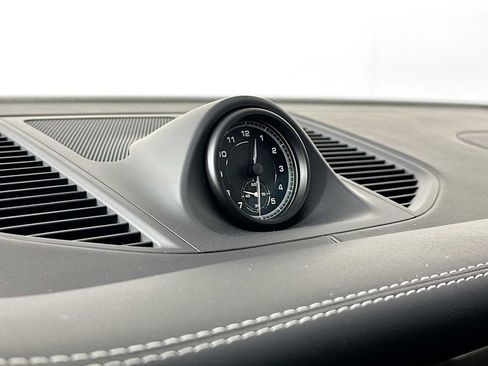 New 2026 Porsche Macan image 17