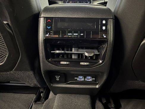 Used 2022 Jeep Grand Cherokee L Limited w/ Trailer Tow Group (B) AWD/4WD image 31