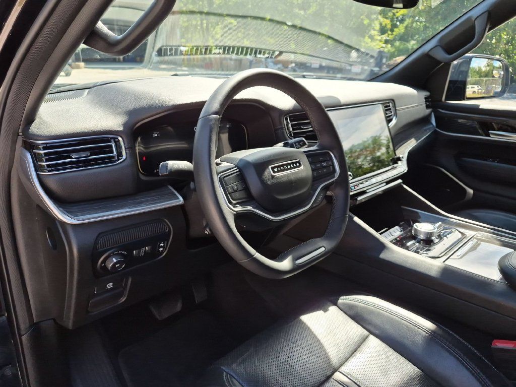 Used 2022 Jeep Wagoneer Series III AWD/4WD image 16
