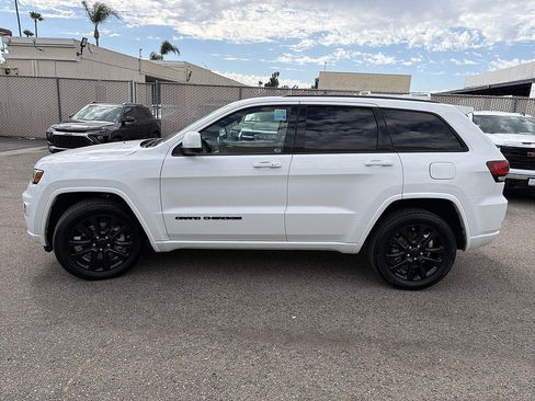 Used 2021 Jeep Grand Cherokee Laredo X AWD/4WD image 8