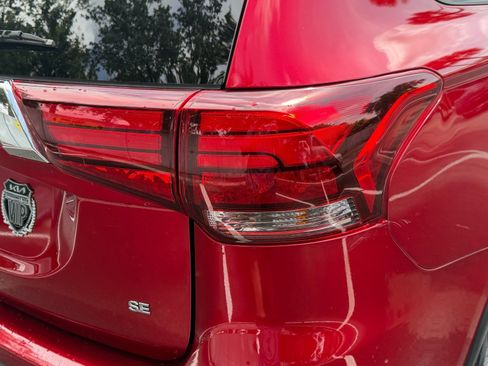 Used 2020 Mitsubishi Outlander SE FWD image 19
