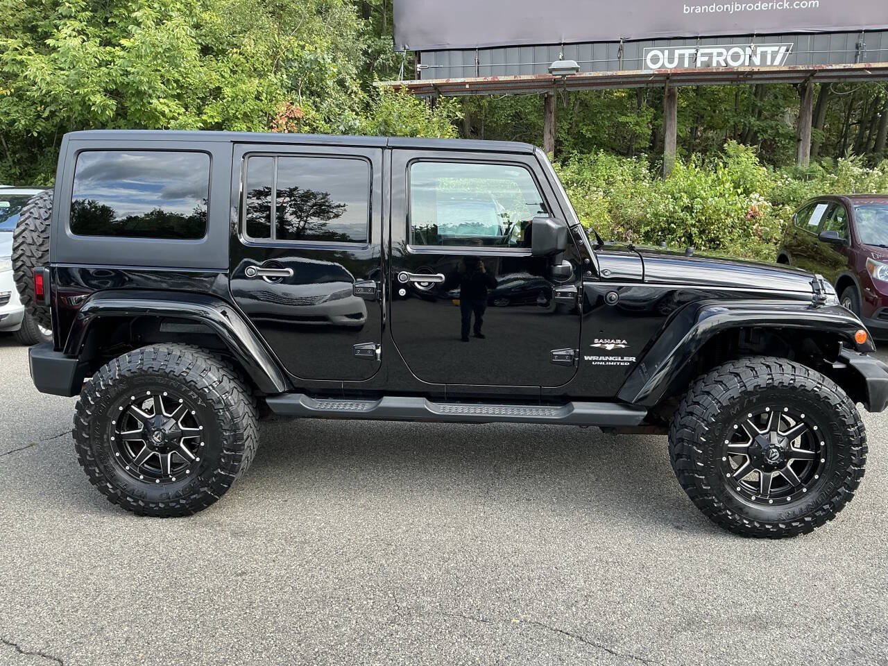 Used 2016 Jeep Wrangler Unlimited Sahara w/ Connectivity Group AWD/4WD image 4
