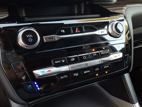 Used 2024 Ford Explorer Limited image 23