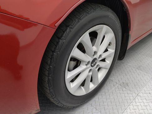 Used 2017 Kia Forte S image 31