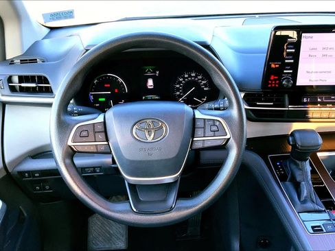 Used 2021 Toyota Sienna LE FWD image 6