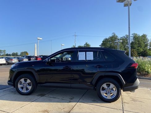 Used 2023 Toyota RAV4 LE AWD/4WD image 7